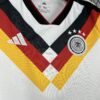 conjunto-niño-alemania-primera-equipacion-2025-2026-pecho