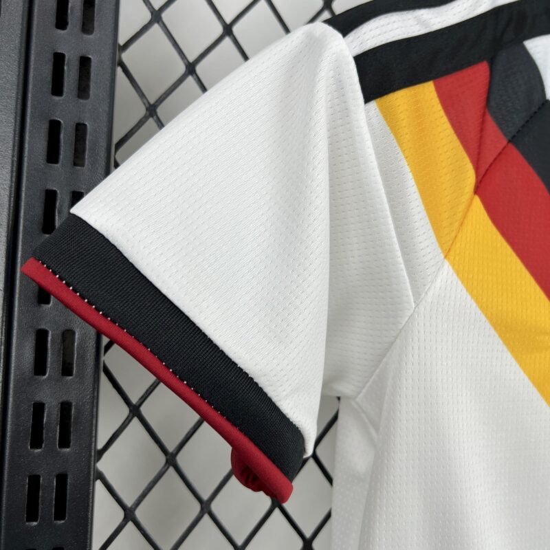 conjunto-niño-alemania-primera-equipacion-2025-2026-puño
