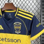 conjunto-niño-boca-juniors-primera-equipacion-2025-2026-escudo
