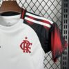 conjunto-niño-flamengo-segunda-equipacion-2025-2026-escudo