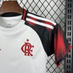 conjunto-niño-flamengo-segunda-equipacion-2025-2026-escudo