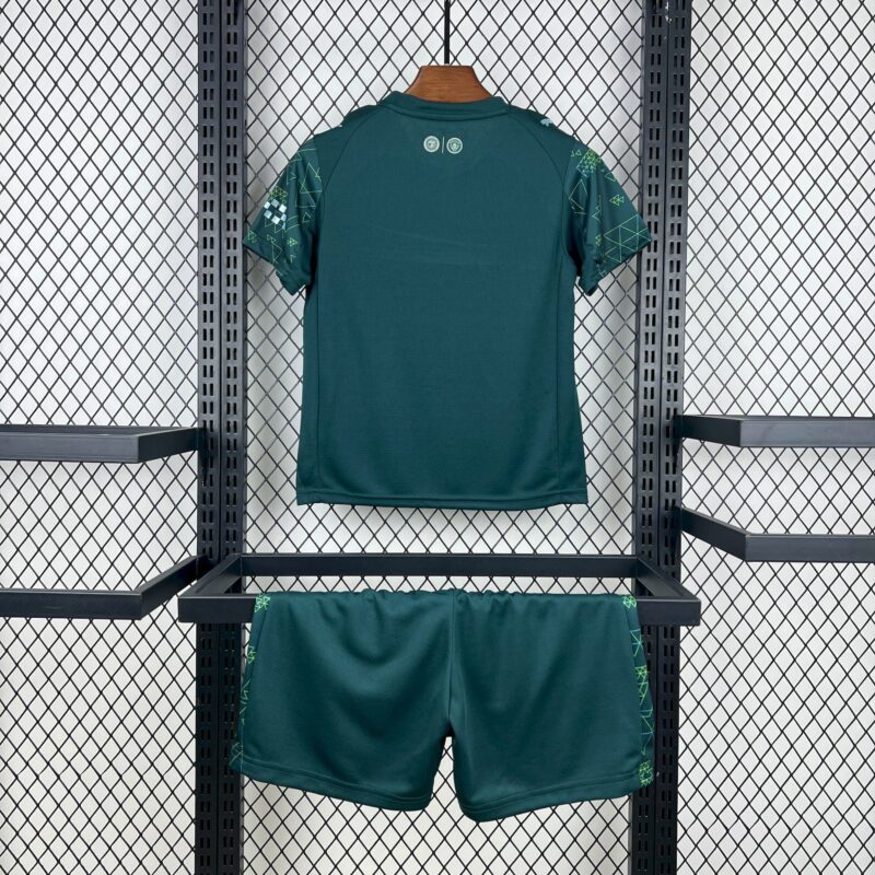 conjunto-niño-manchester-city-cuarta-equipacion-2025-2026-parte-trasera