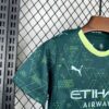 conjunto-niño-manchester-city-cuarta-equipacion-2025-2026-puño