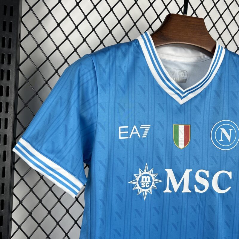 conjunto-niño-napoli-primera-equipacion-2025-2026-puño