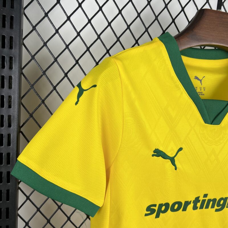 conjunto-niño-palmeiras-tercera-equipacion-2025-2026-puño