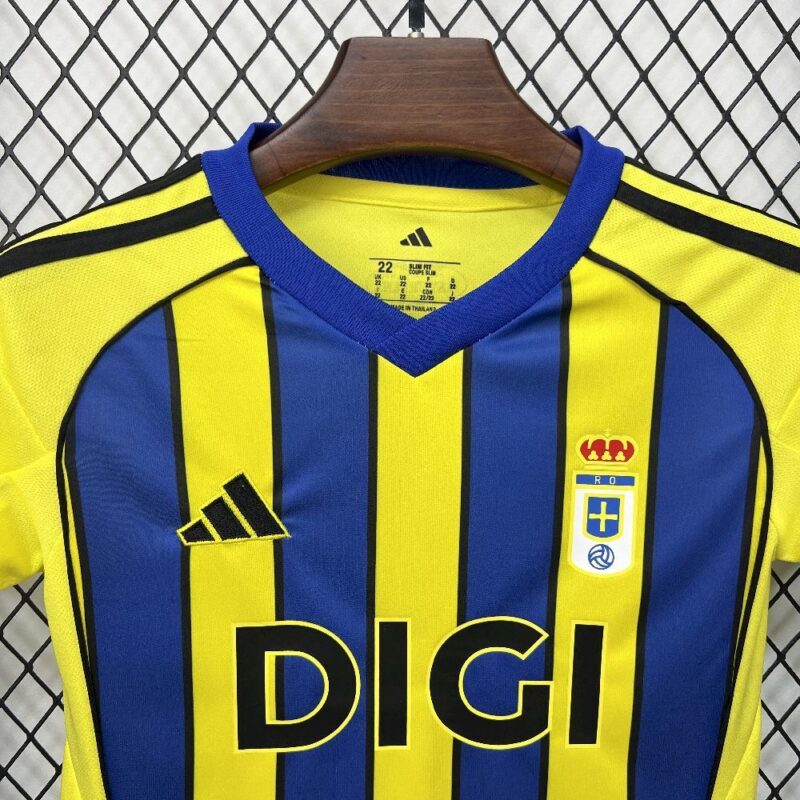 conjunto-niño-real-oviedo-segunda-equipacion-2025-2026-cuello
