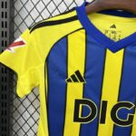 conjunto-niño-real-oviedo-segunda-equipacion-2025-2026-puño