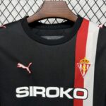 conjunto-niño-sporting-de-gijon-segunda-equipacion-2025-2026-cuello