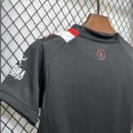 conjunto-niño-sporting-de-gijon-segunda-equipacion-2025-2026-cuello-trasero