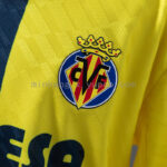 conjunto-niño-villarreal-primera-equipacion-2025-2026-escudo