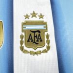 camiseta-argentina-primera-equipacion-mujer-mundial-2026-escudo