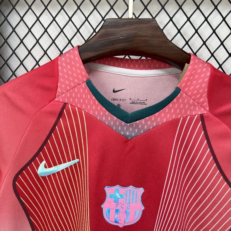 camiseta-barcelona-edicion-especial-karol-g-2025-2026-cuello
