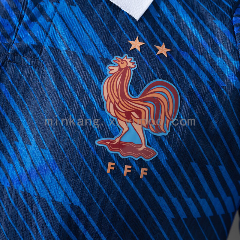camiseta-francia-primera-equipacion-version-jugador-mundial-2026-escudo