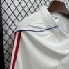 camiseta-olympique-lyon-primera-equipacion-2025-2026-lateral