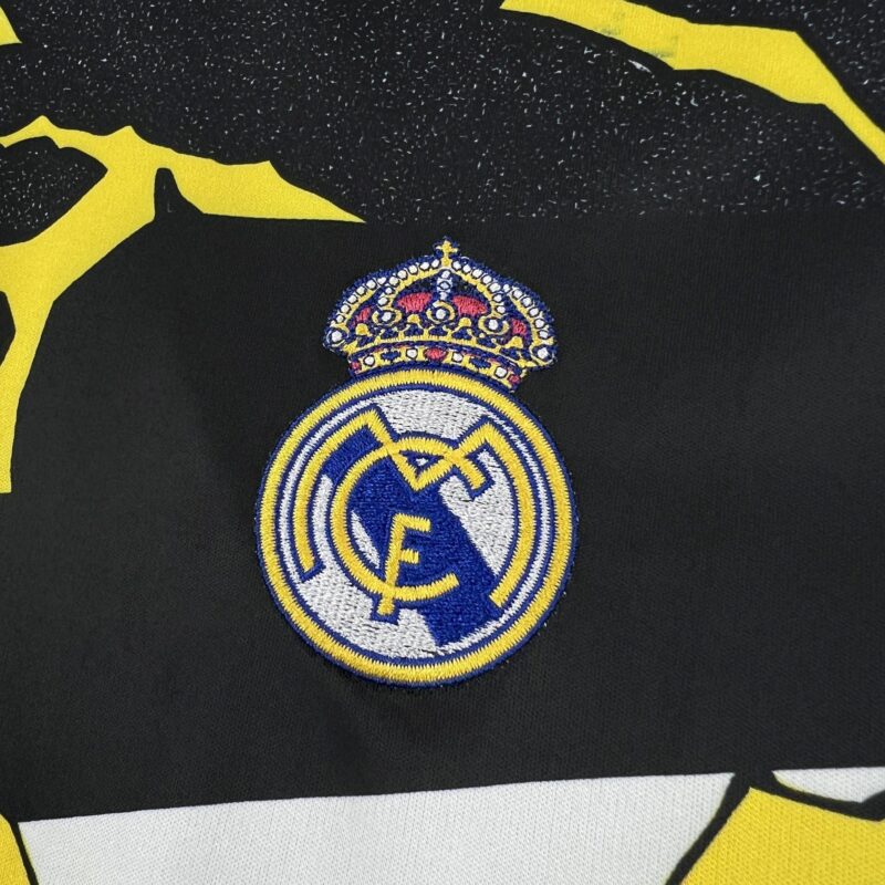 camiseta-real-madrid-edicion-especial-2025-2026-escudo