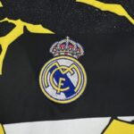 camiseta-real-madrid-edicion-especial-2025-2026-escudo