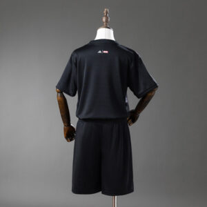 conjunto-niño-real-madrid-edicion-especial-vengadores-2025-2026-parte-trasera