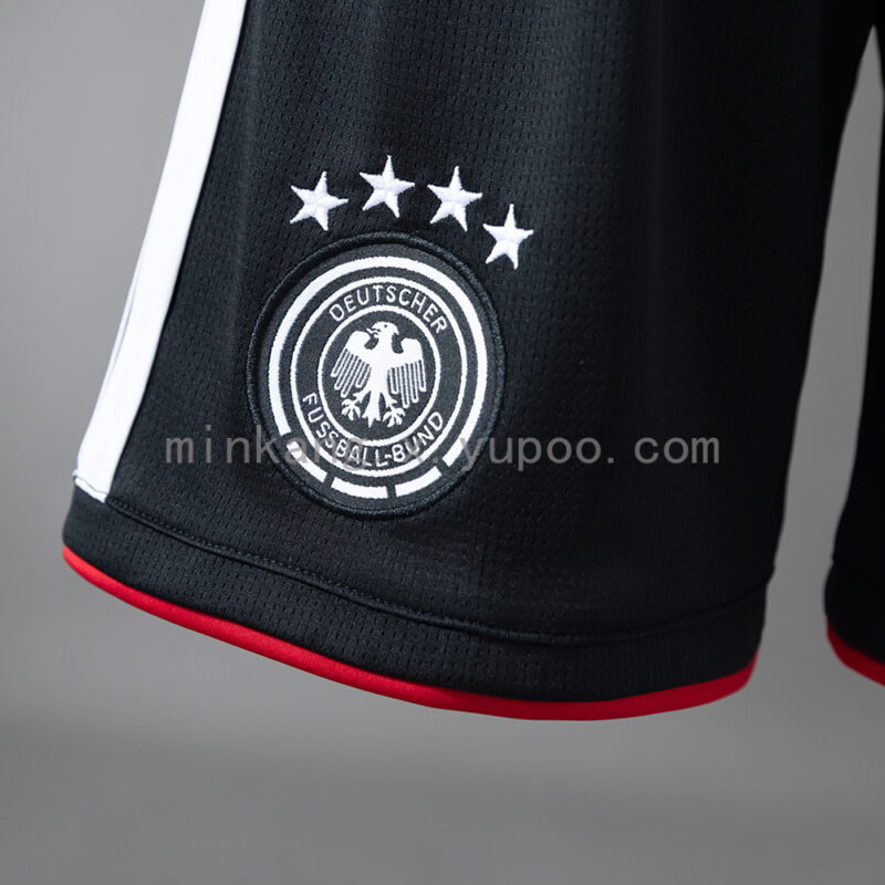 pantalon-corto-alemania-primera-equipacion-mundial-2026-escudo