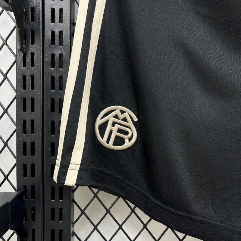 pantalon-corto-bayern-munich-tercera-equipacion-2025-2026