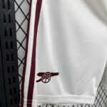 pantalon-corto-asenal-tercera-equipacion-blanco-2025-2026-parte-inferior