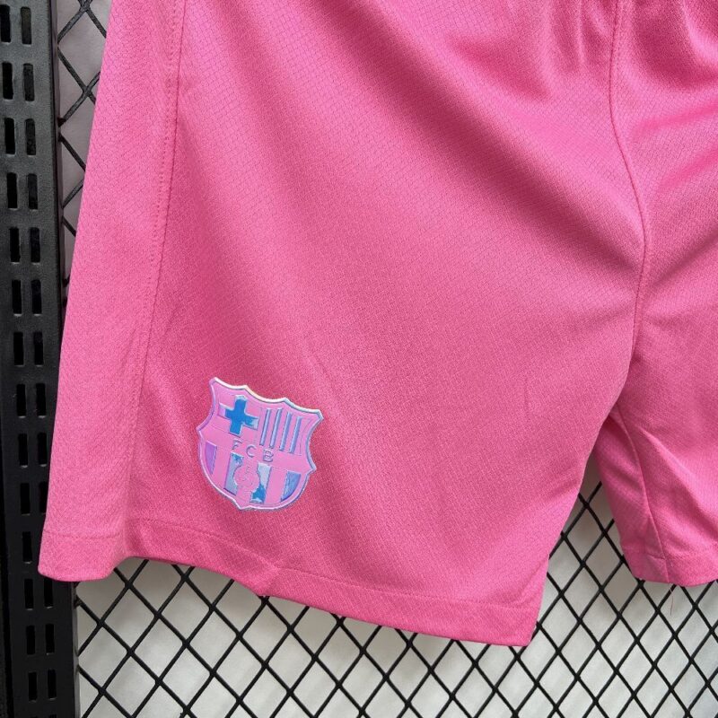 pantalon-corto-barcelona-rosa-2025-2026-escudo