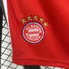 pantalon-corto-bayern-munich-primera-equipacion-2025-2026-escudo