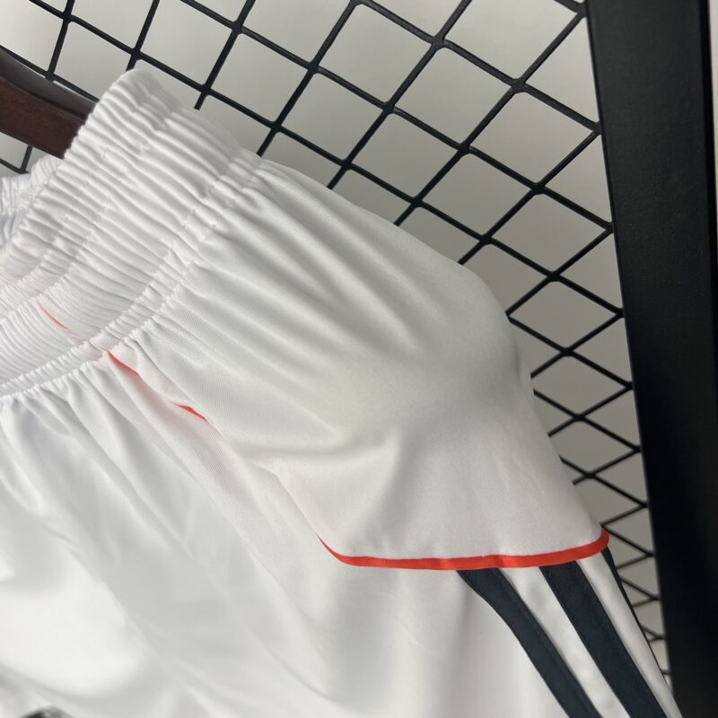 pantalon-corto-bayern-munich-segunda-equipacion-2025-2026-lateral