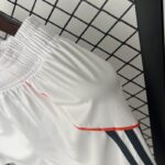 pantalon-corto-bayern-munich-segunda-equipacion-2025-2026-lateral