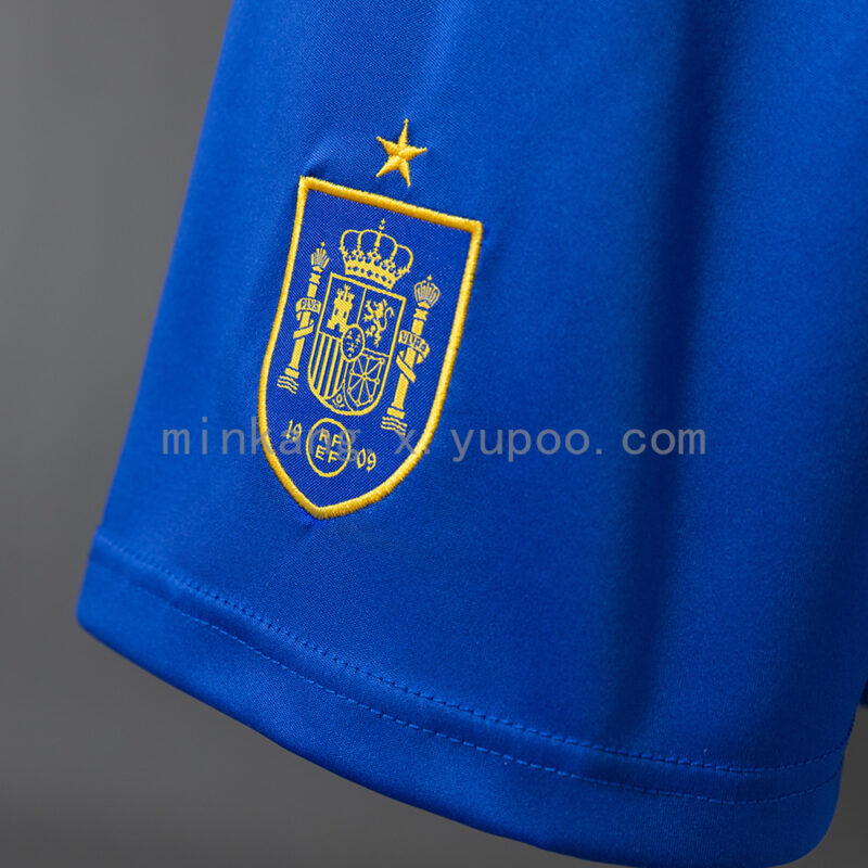 pantalon-corto-españa-primera-equipacion-mundial-2026-escudo