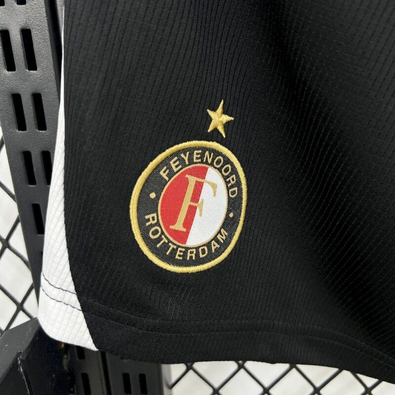 pantalon-corto-feyenoord-primera-equipacion-2025-2026-escudo