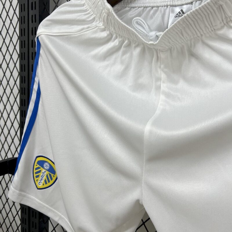 pantalon-corto-leeds-united-primera-equipacion-2025-2026-pretina