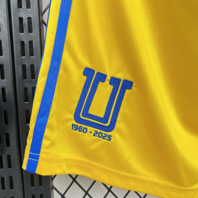 pantalon-corto-tigres-uanl-primera-equipacion-2025-2026-escudo
