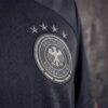camiseta-alemania-segunda-equipacion-retro-2020-2021-escudo