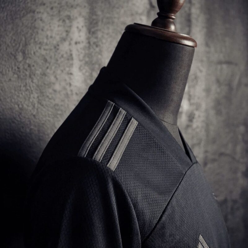 camiseta-alemania-segunda-equipacion-retro-2020-2021-hombro