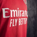 camiseta-arsenal-primera-equipacion-retro-2021-2022-pecho