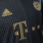 camiseta-bayern-munich-segunda-equipacion-retro-2021-2022-pecho-2