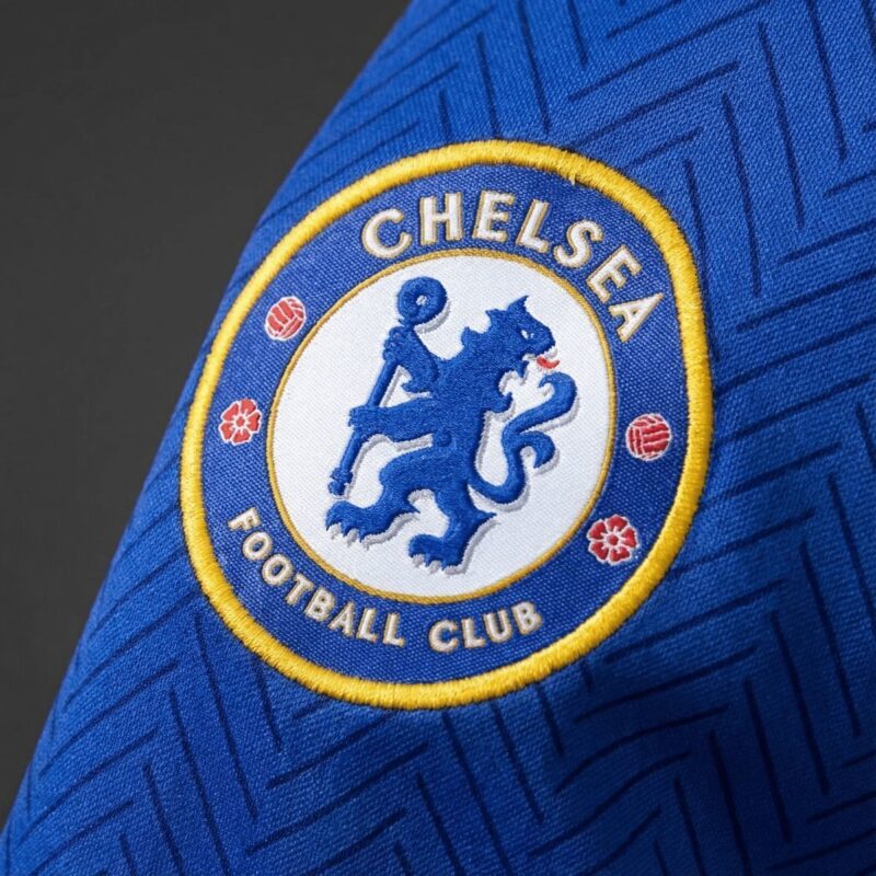 camiseta-chelsea-primera-equipacion-retro-2021-escudo