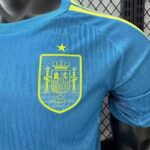 camiseta-españa-portero-version-jugador-mundial-2026-escudo
