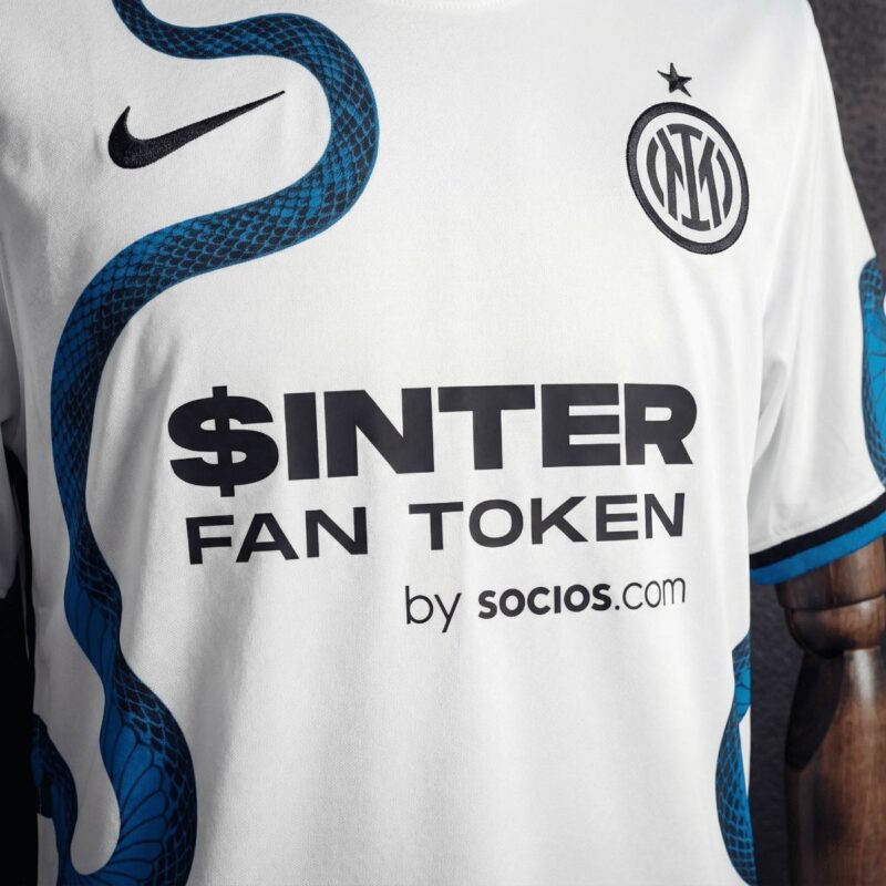 camiseta-inter-milan-retro-segunda-equipacion-2021-2022-pecho