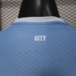 camiseta-manchester-city-primera-equipacion-version-jugador-2026-2027-cuello-trasero
