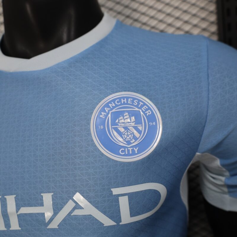 camiseta-manchester-city-primera-equipacion-version-jugador-2026-2027-escudo