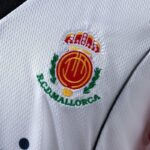 camiseta-rcd-mallorca-1997-1999-segunda-equiapcion-2025-2026-escudo