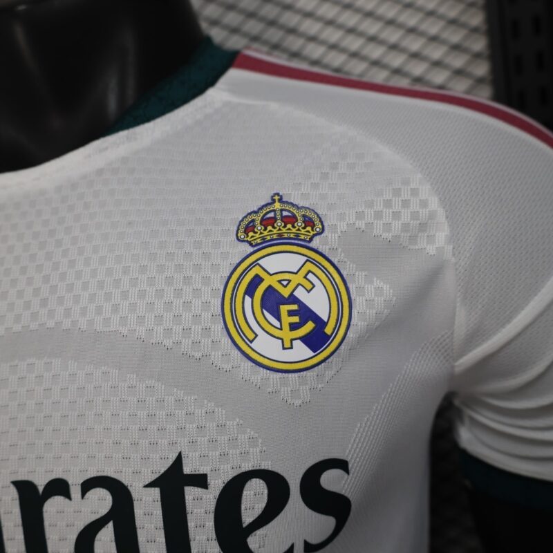 camiseta-real-madrid-primera-equipacion-version-jugador-2026-2027-escudo