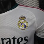 camiseta-real-madrid-primera-equipacion-version-jugador-2026-2027-escudo