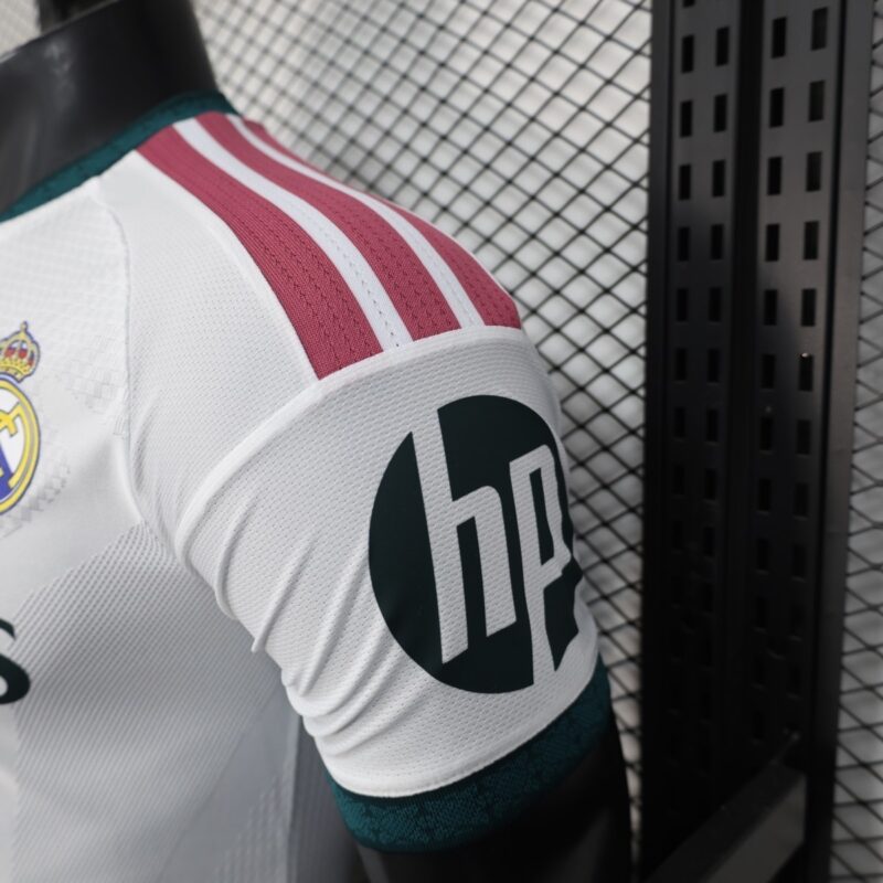camiseta-real-madrid-primera-equipacion-version-jugador-2026-2027-puño