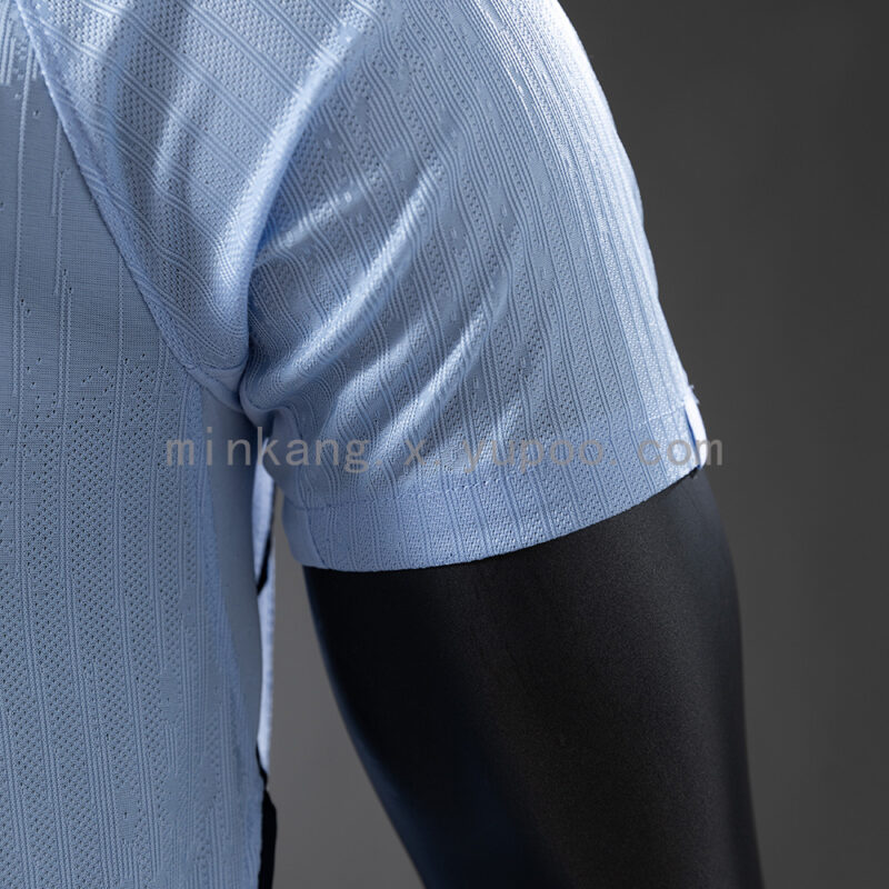 camiseta-uruguay-primera-equipacion-version-jugador-mundial-2026-puño