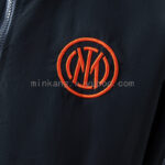 cortaviento-inter-milan-tercera-equipacion-2025-2026-escudo