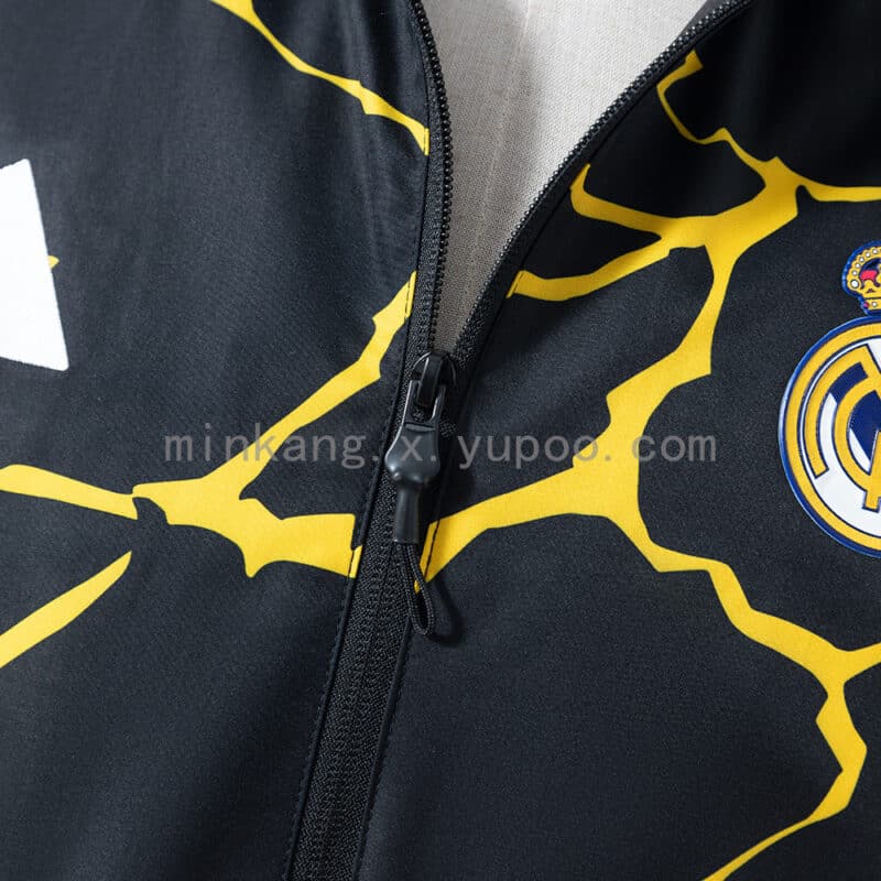 cortaviento-real-madrid-pre-match-avengers-2025-2026-pecho
