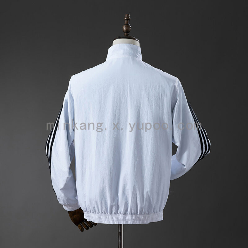 cortaviento-real-madrid-reversible-2025-2026-parte-trasera