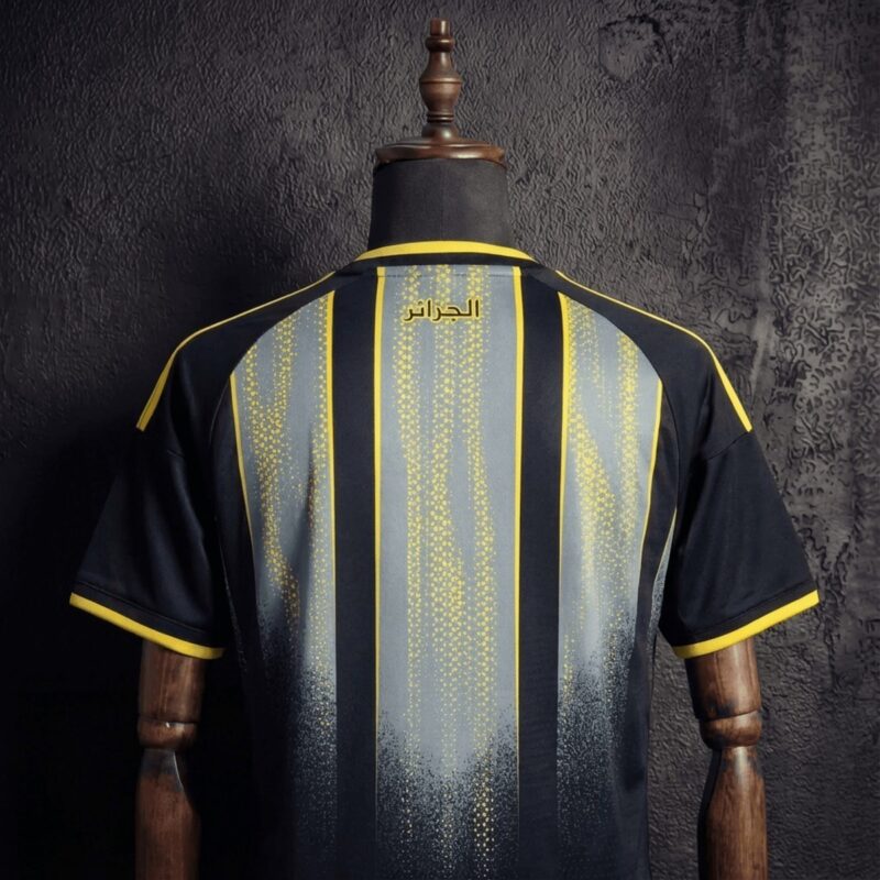 camiseta-algeria-world-cup-pre-match-negro-2026-cuello-trasero